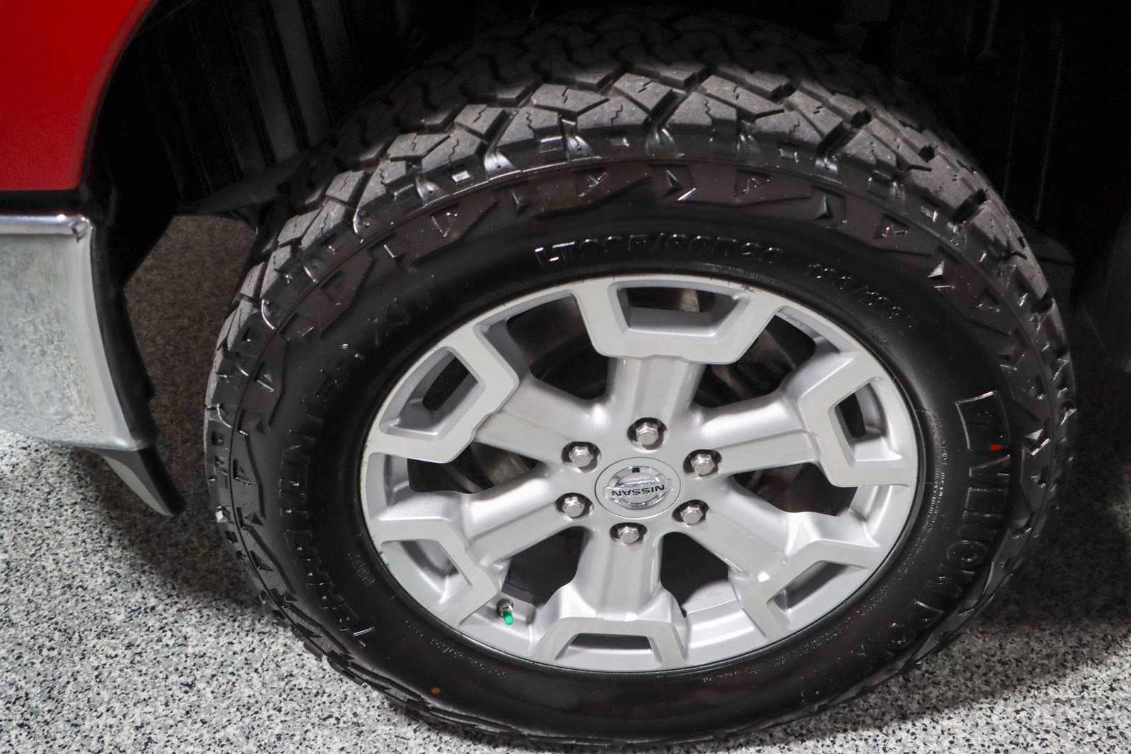 Used 2017 Nissan Titan SV AWD/4WD image 11