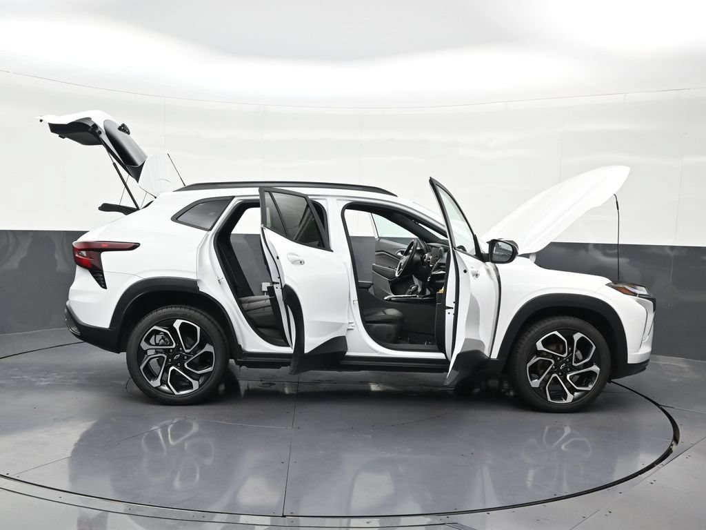 Used 2025 Chevrolet Trax RS w/ Driver Confidence Package FWD image 32