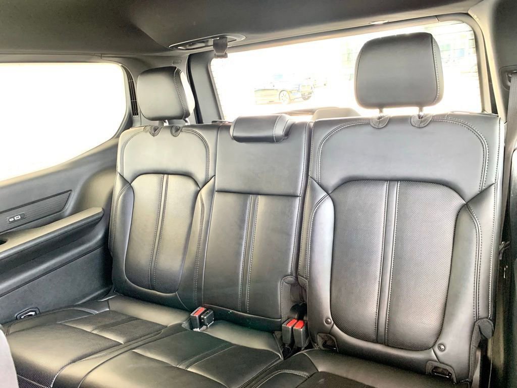 Used 2025 Jeep Wagoneer Series II w/ 8-Passenger Seating Package image 17