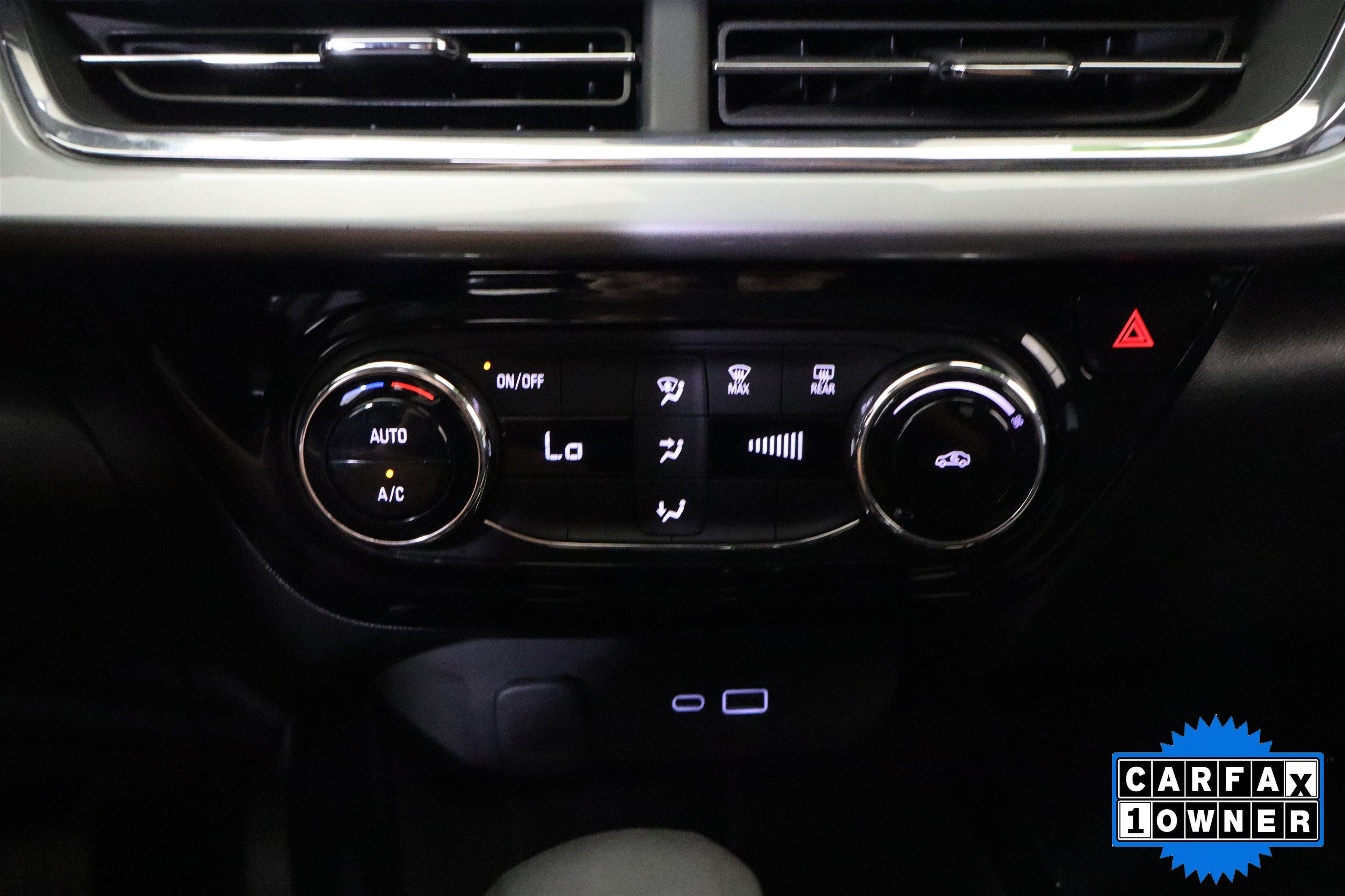 Used 2025 Chevrolet Trax LT FWD image 26