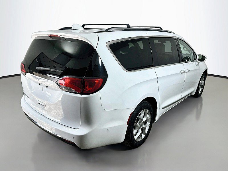 Used 2019 Chrysler Pacifica Touring-L Plus w/ Advanced Safetytec Group FWD image 7