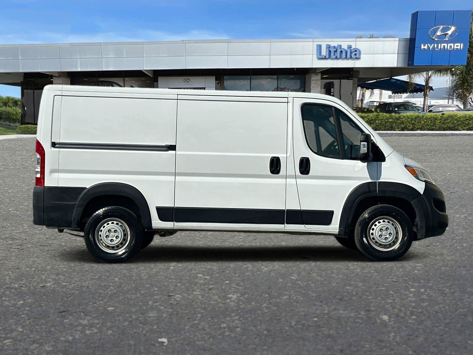 Used 2025 RAM ProMaster 2500 w/ Convenience Group FWD image 8