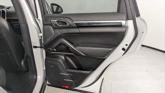 Used 2014 Porsche Cayenne Platinum Edition AWD/4WD image 17