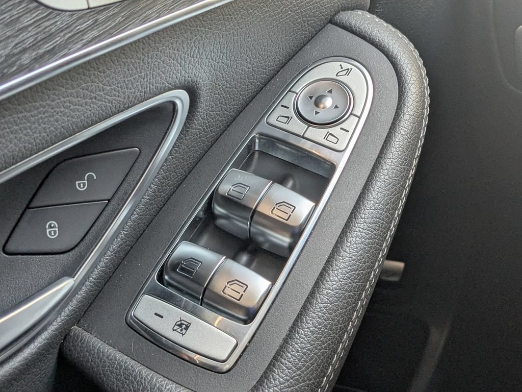 Used 2021 Mercedes-Benz C 300 Sedan image 8