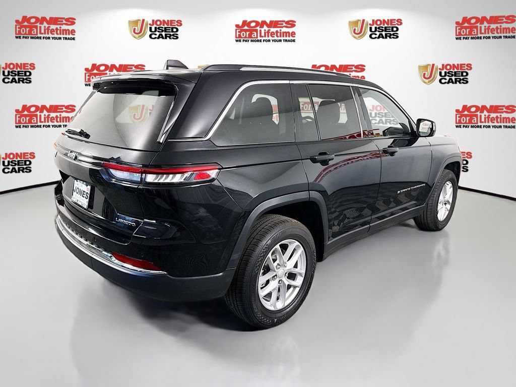 Used 2023 Jeep Grand Cherokee Laredo AWD/4WD image 15