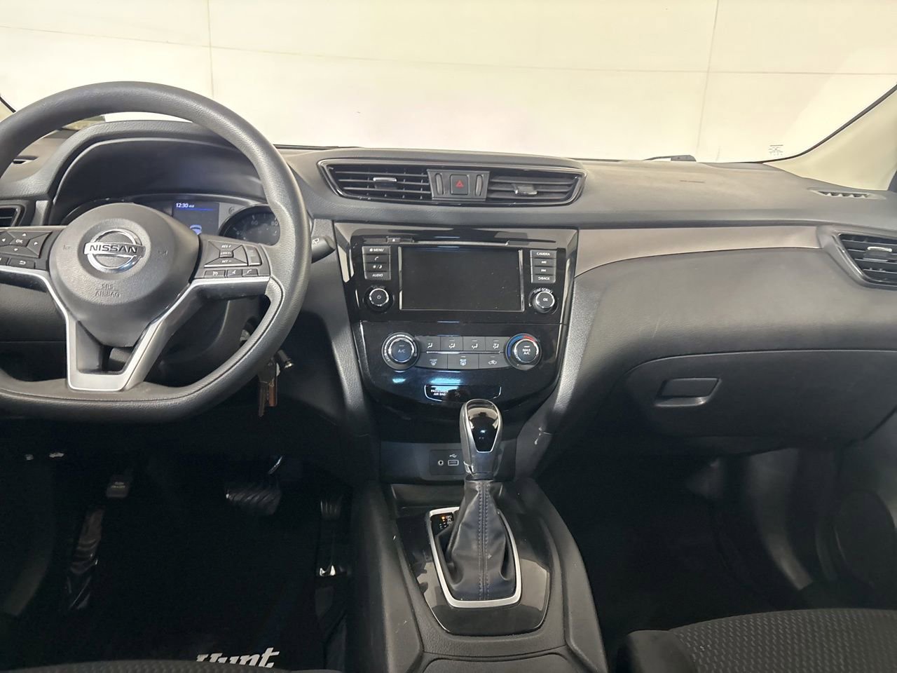 Used 2020 Nissan Rogue Sport S image 22