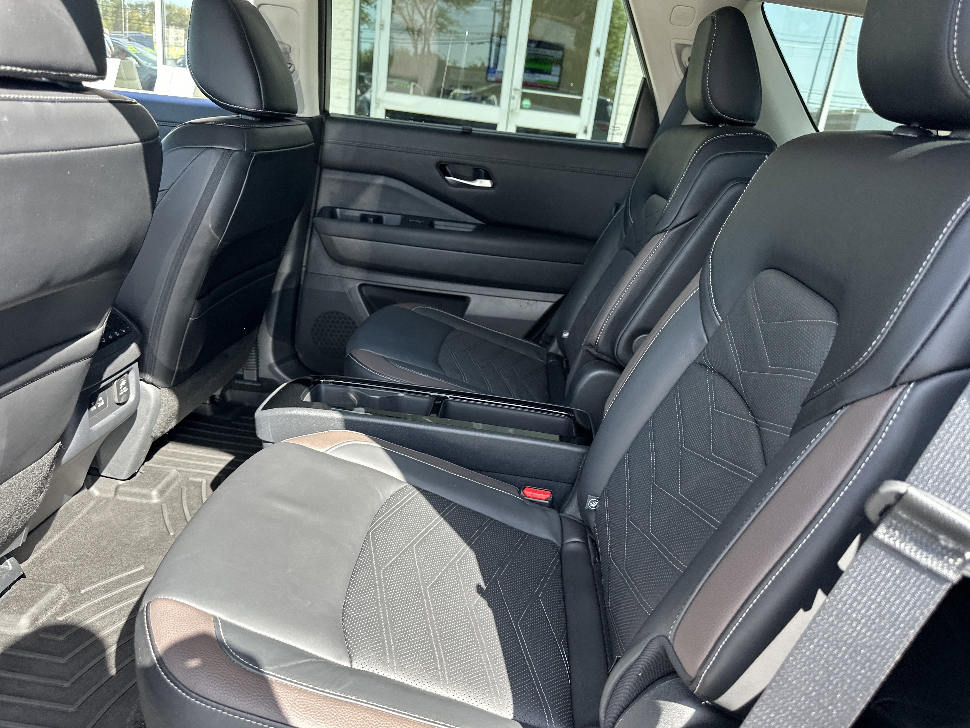 Used 2024 Nissan Pathfinder Platinum AWD/4WD image 12