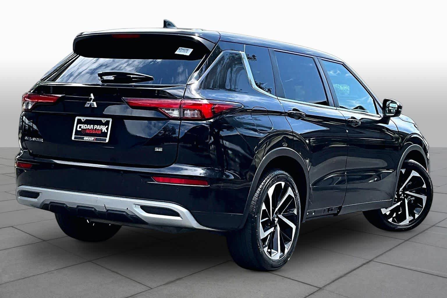 Used 2022 Mitsubishi Outlander SE AWD/4WD image 13