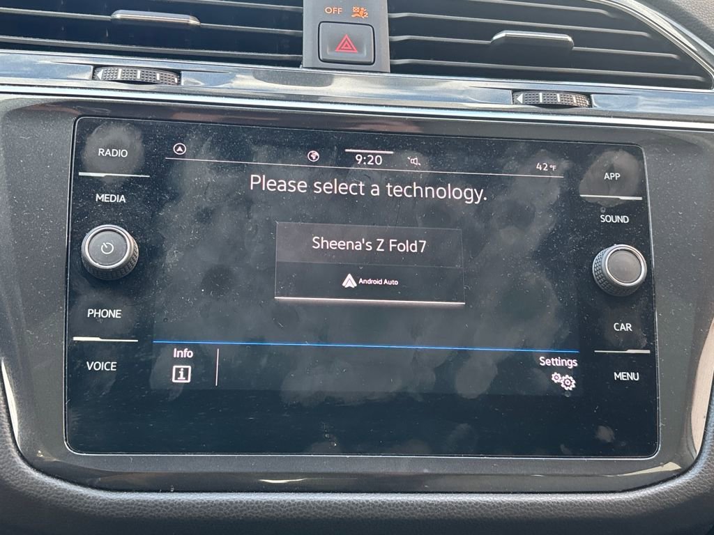 Used 2021 Volkswagen Tiguan SE w/ Panoramic Sunroof Package image 11