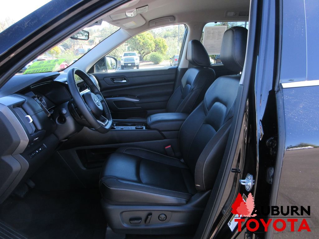 Used 2024 Nissan Pathfinder SL image 11