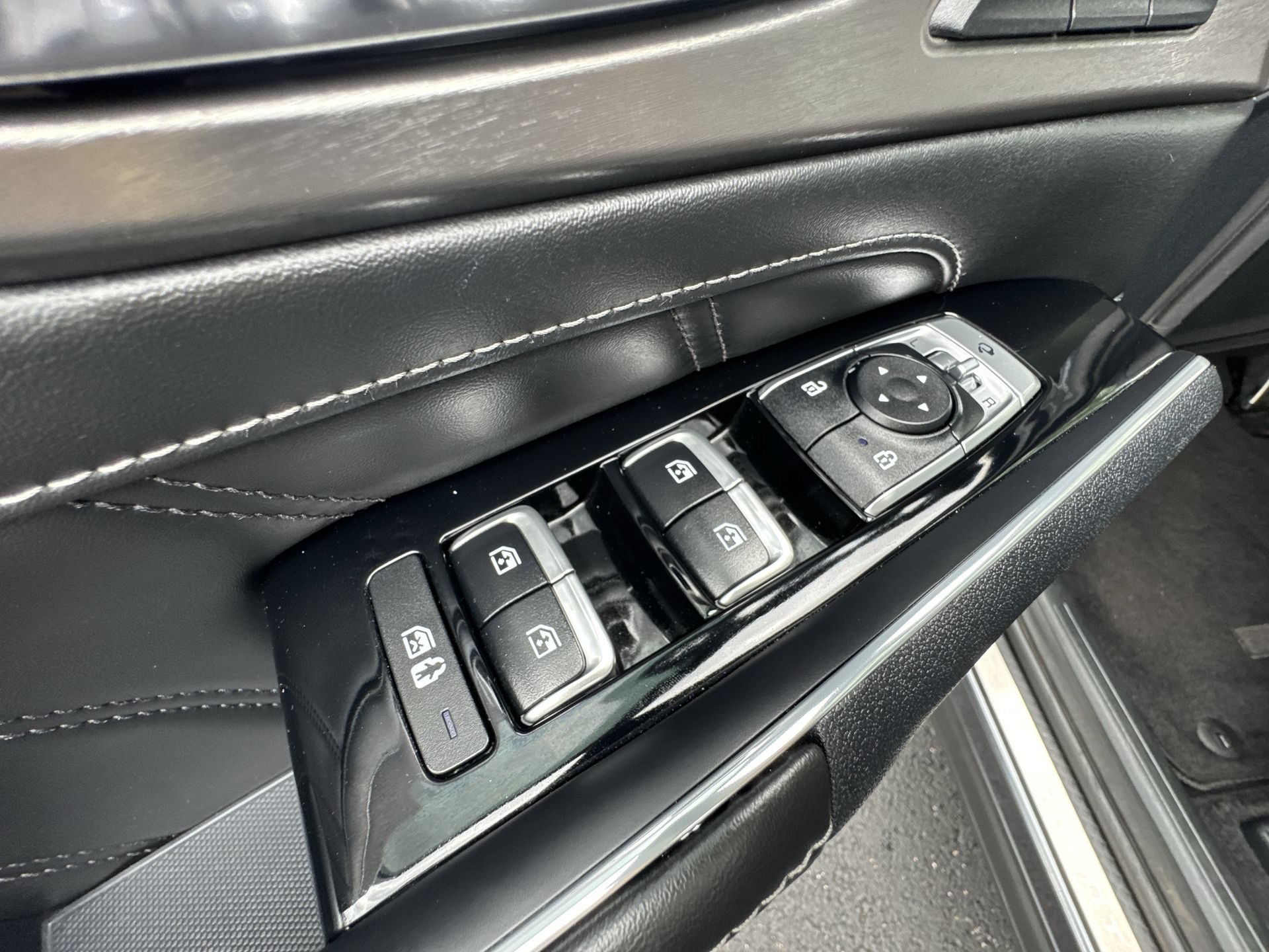 Used 2023 Kia Sorento SX AWD/4WD image 13