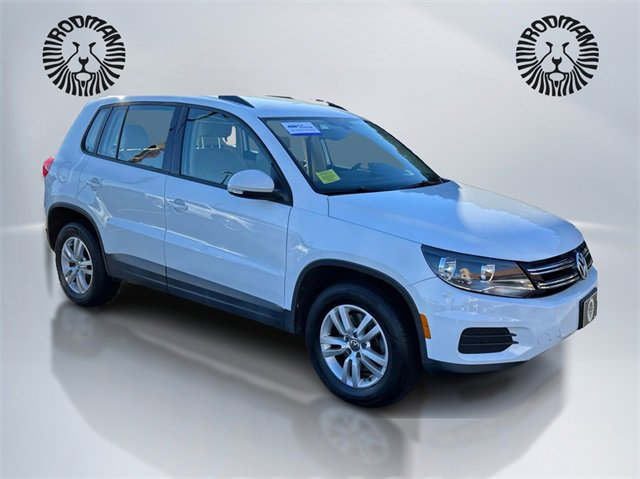 Used 2017 Volkswagen Tiguan S image 3