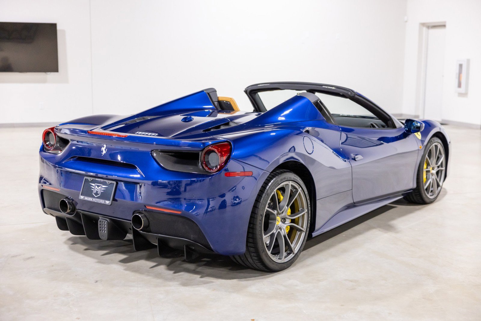 Used 2019 Ferrari 488 Spider image 9