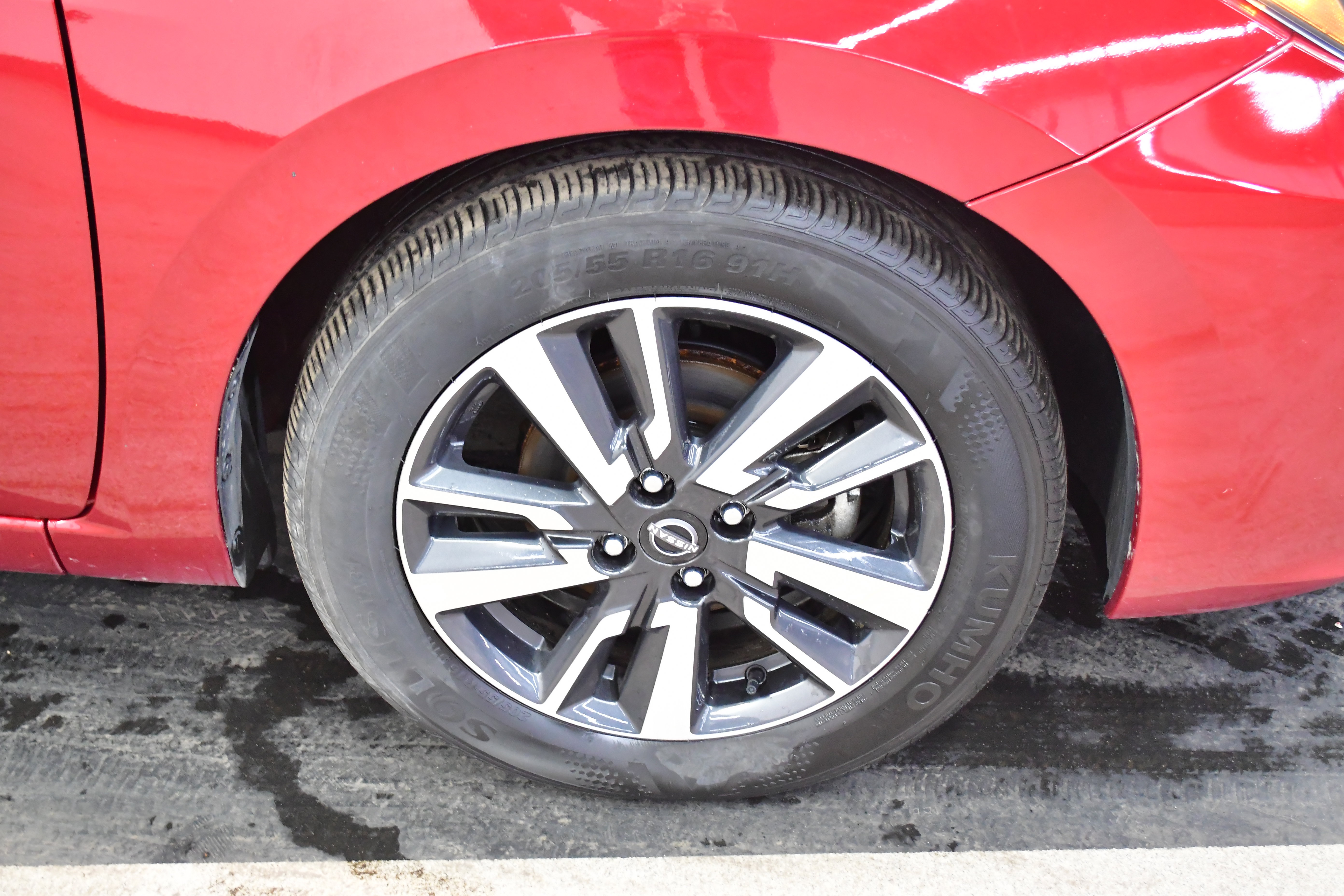 Used 2025 Nissan Versa SV image 34