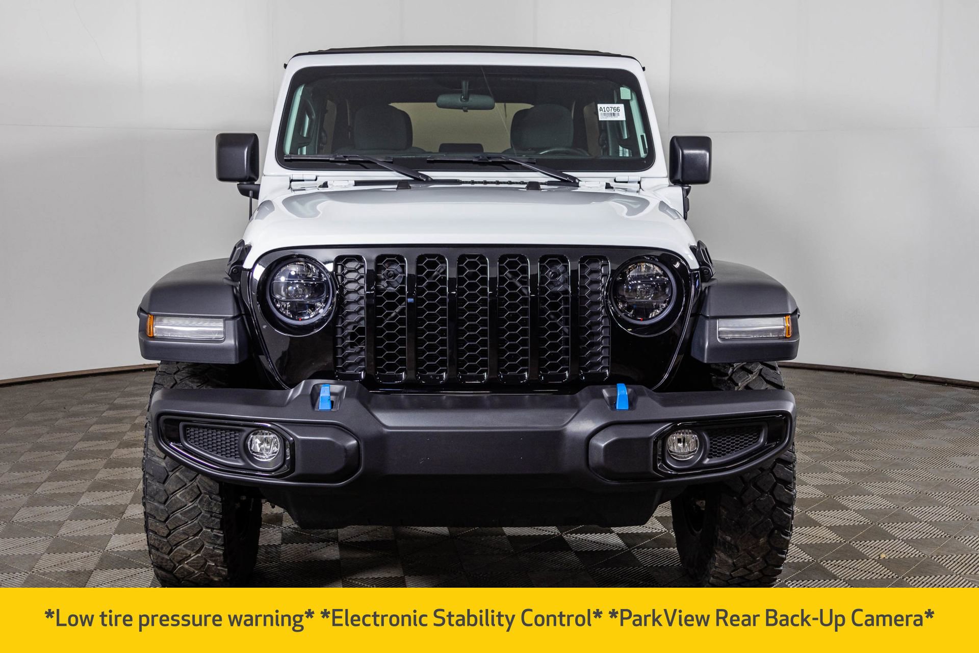 Used 2023 Jeep Wrangler Unlimited w/ Cold Weather Group image 10