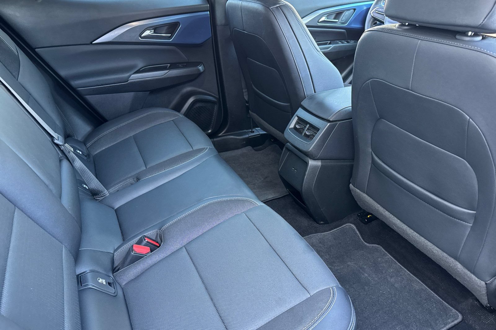 Used 2024 Chevrolet Equinox EV LT FWD image 18