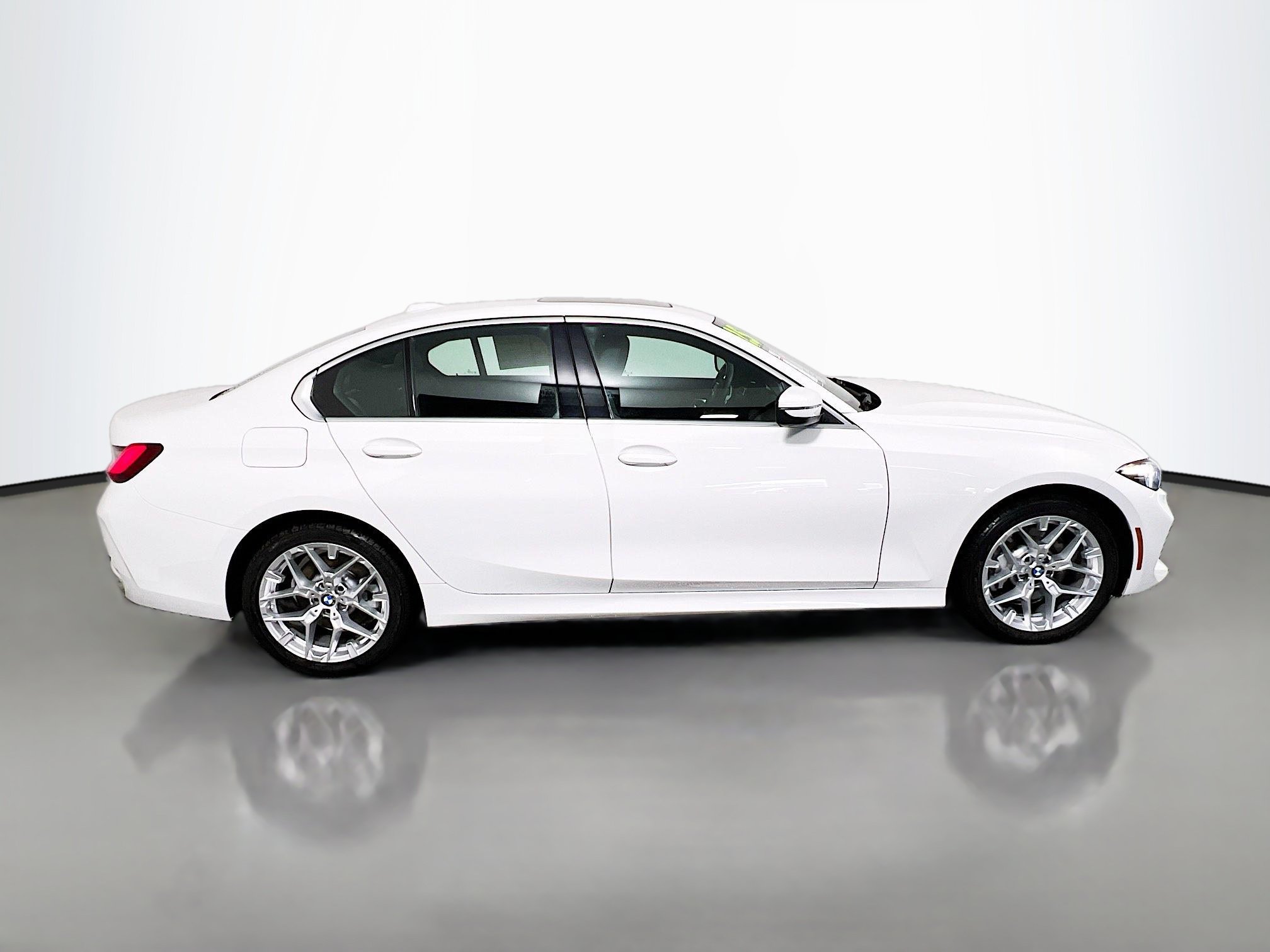 Used 2025 BMW 330i xDrive Sedan AWD/4WD image 3
