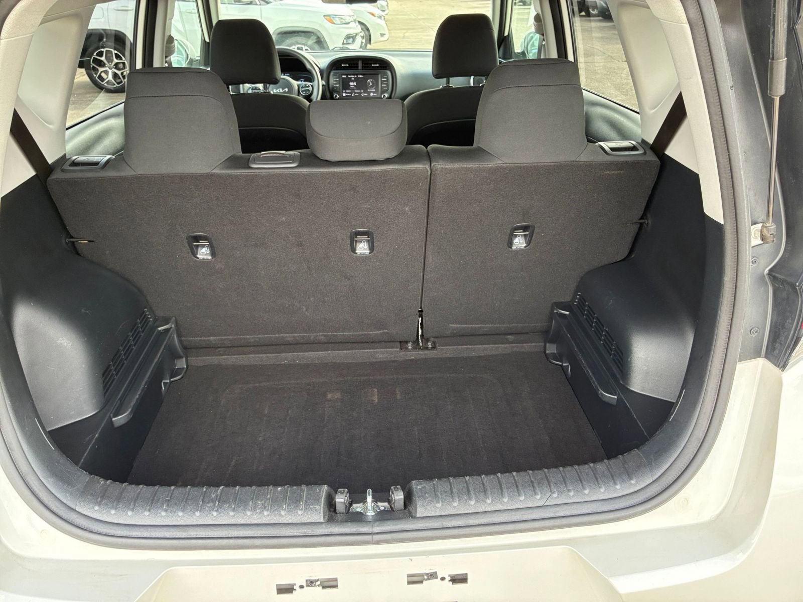 Used 2025 Kia Soul LX w/ LX Technology Package image 24