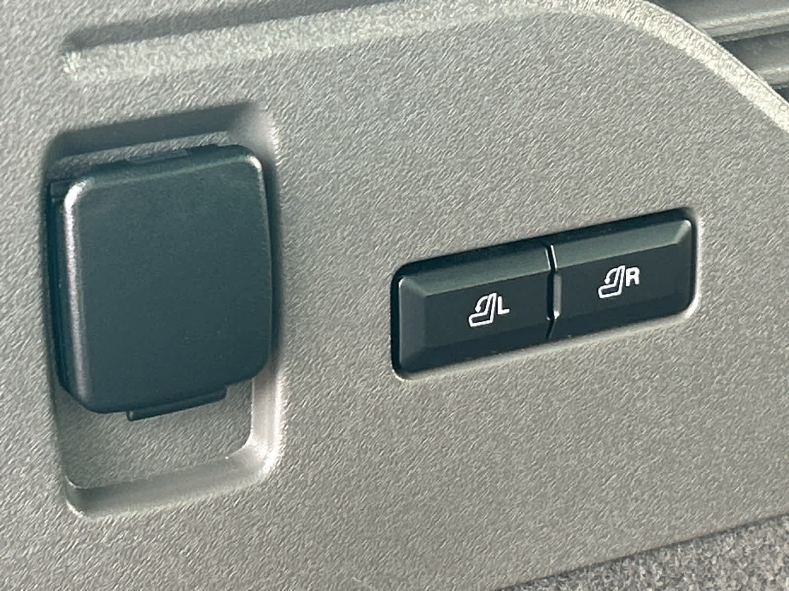 Used 2024 Lincoln Nautilus Reserve AWD/4WD image 9