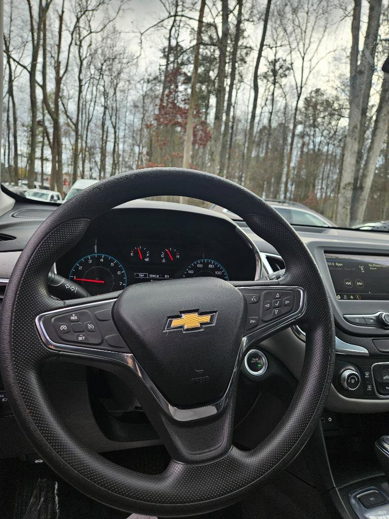 Used 2019 Chevrolet Equinox LS image 20