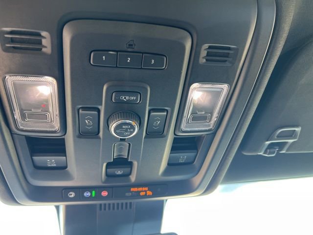 Used 2024 GMC Yukon XL Denali image 13