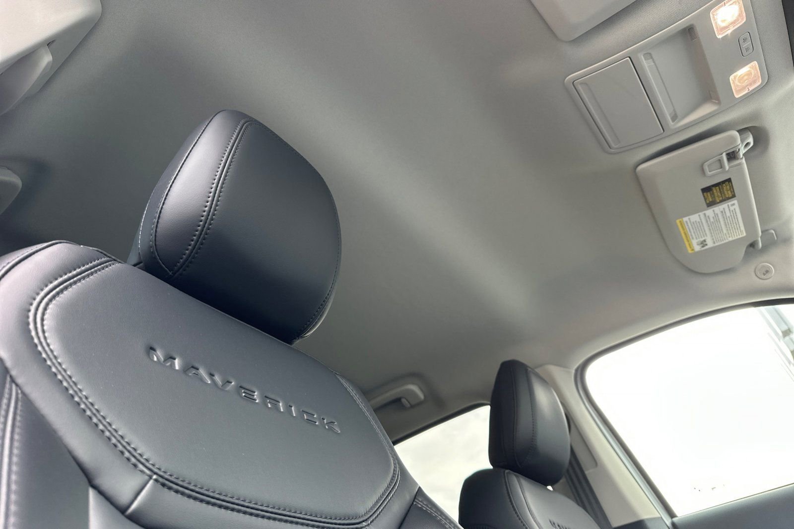 Certified 2025 Ford Maverick Lariat w/ Black Appearance Package image 19