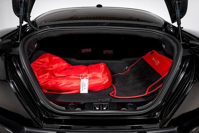 Used 2024 Ferrari Roma RWD image 9