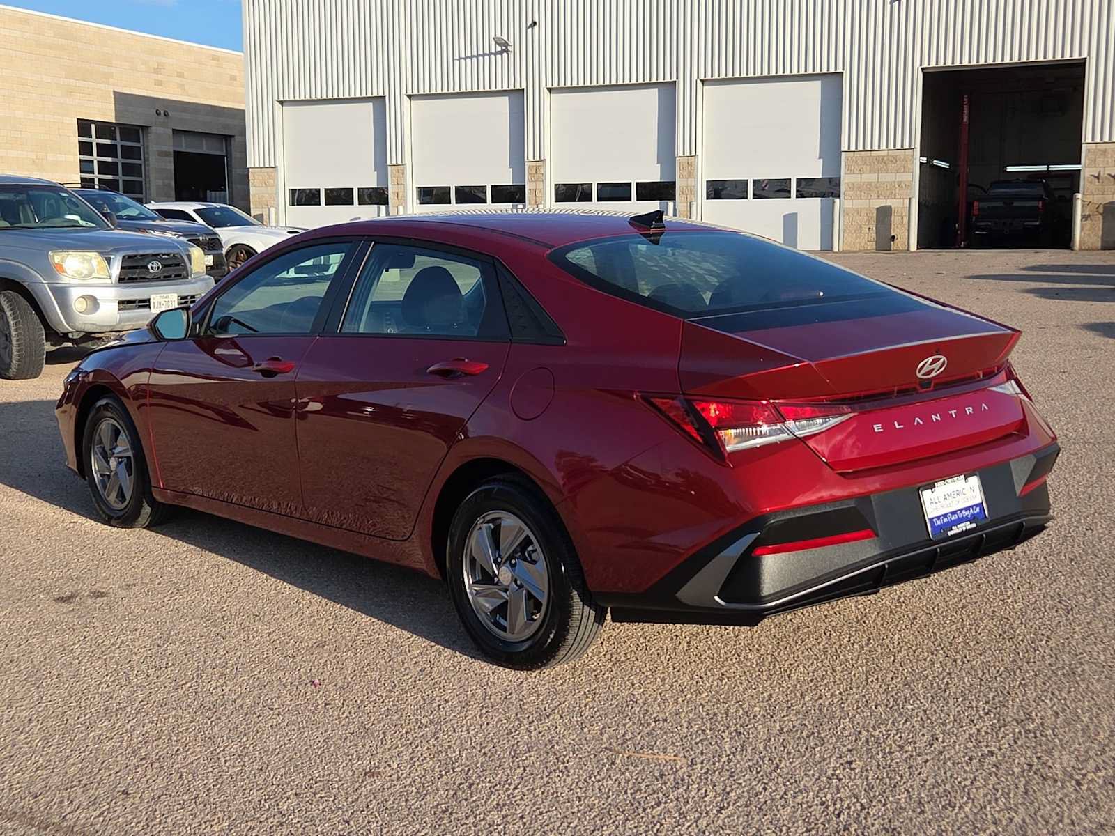 Used 2025 Hyundai Elantra SE FWD image 6
