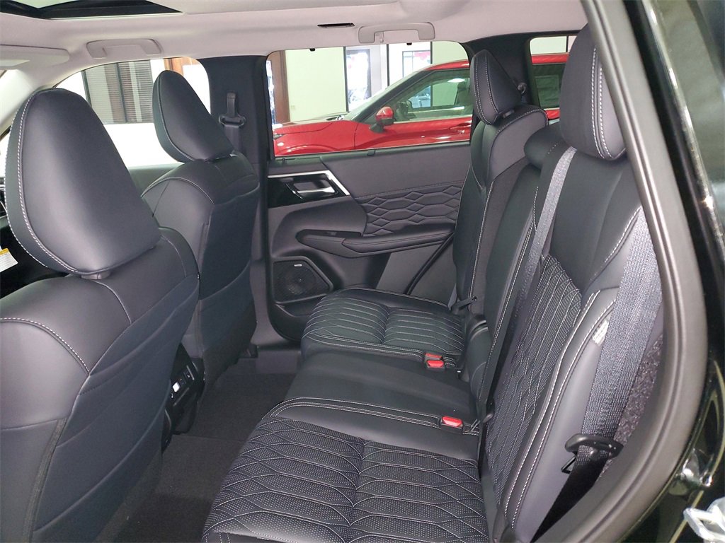 New 2025 Mitsubishi Outlander SEL image 13
