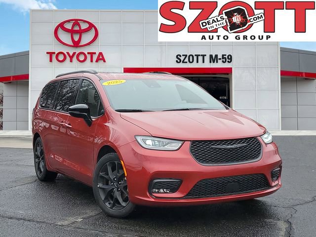 Used 2025 Chrysler Pacifica Limited