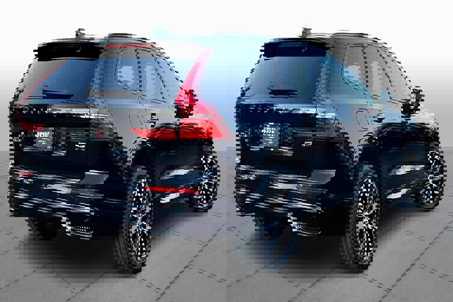 Certified 2024 Volvo XC60 B5 Plus w/ Protection Package Premier image 13