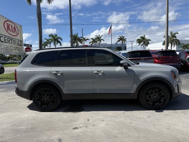 Used 2022 Kia Telluride SX w/ SX Prestige Package AWD/4WD image 2