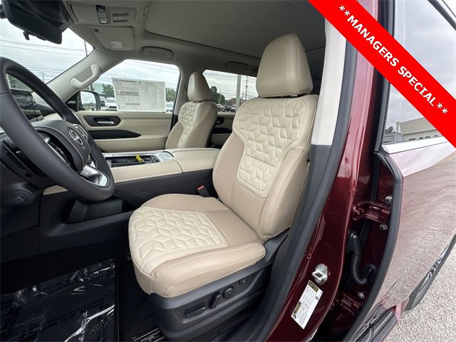 New 2025 Nissan Armada Platinum Reserve image 11