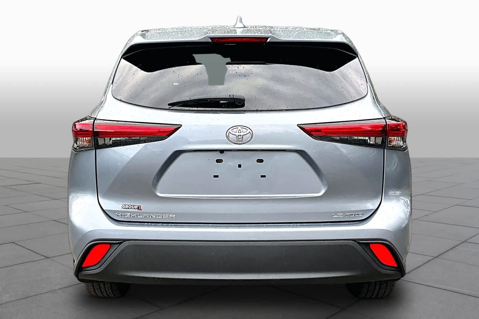Used 2021 Toyota Highlander LE AWD/4WD image 5