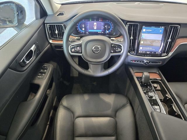 Used 2025 Volvo S60 B5 Plus image 8