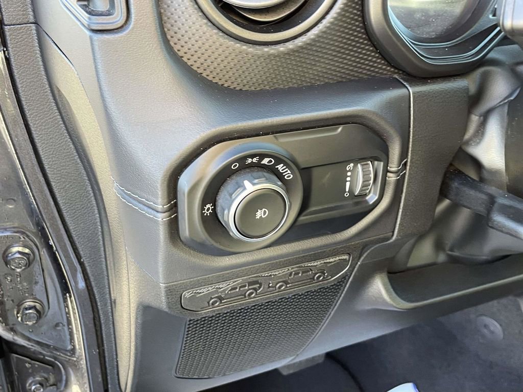 Used 2025 Jeep Wrangler Unlimited Rubicon image 28