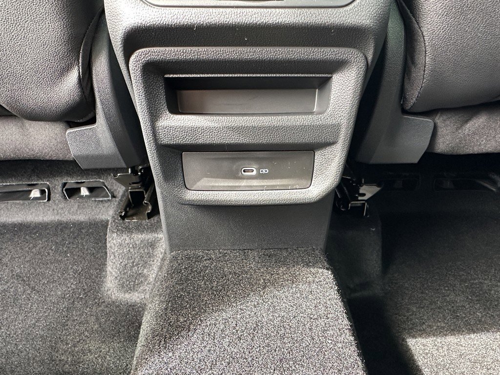 New 2025 Volkswagen Taos SEL image 8