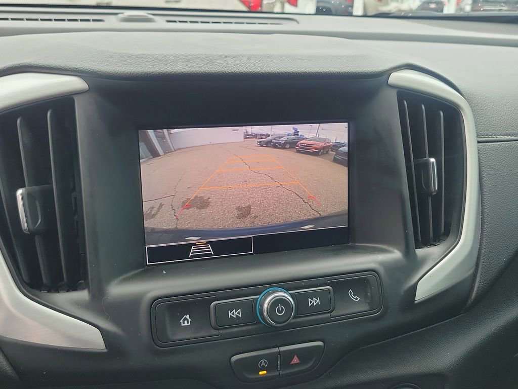 Used 2024 GMC Terrain SLE image 27