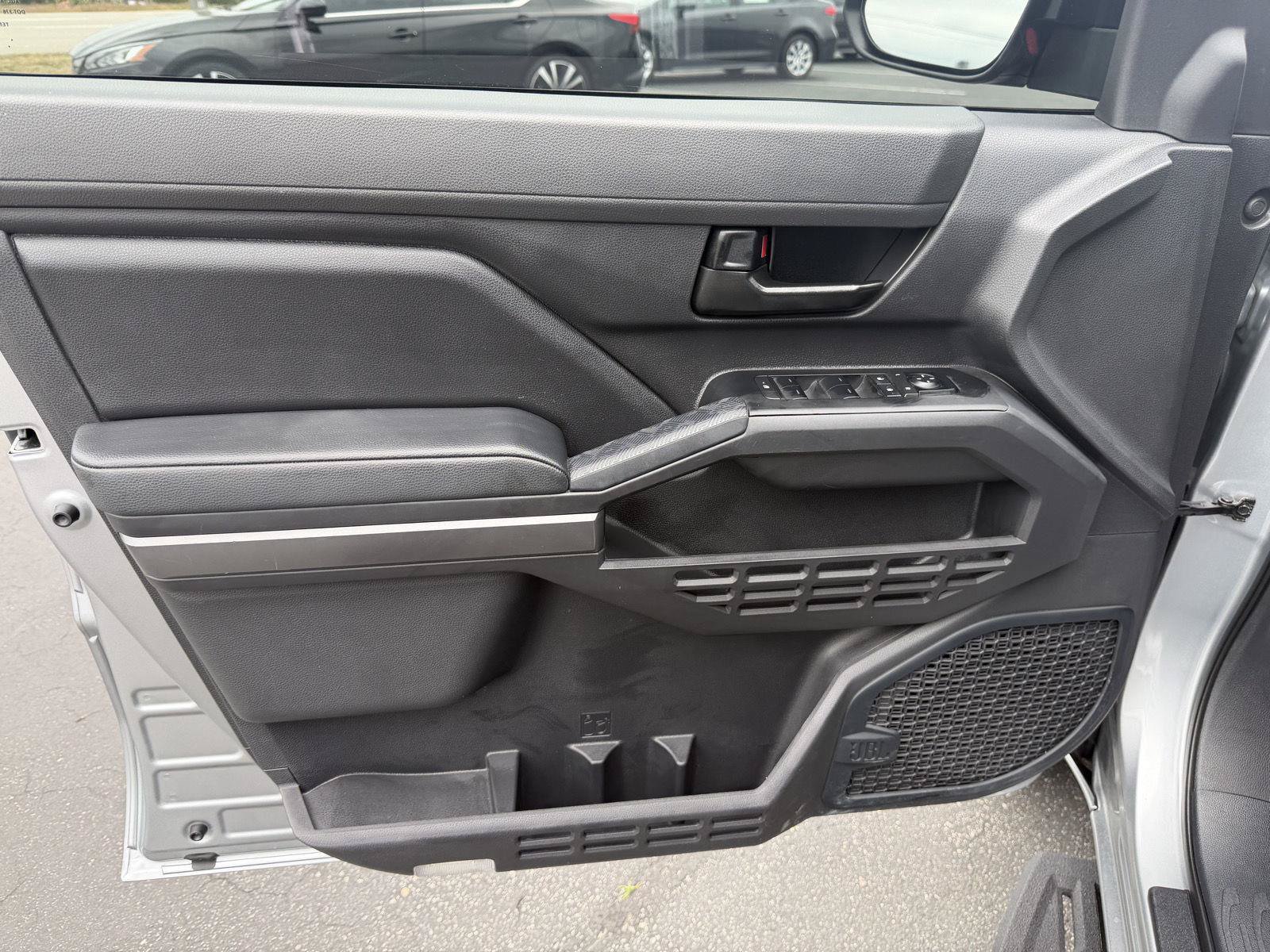 Used 2024 Toyota Tacoma SR5 AWD/4WD image 10
