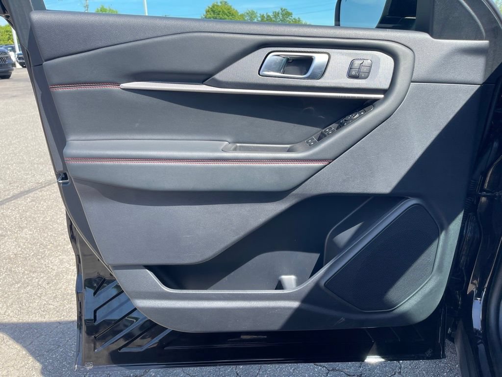 Used 2025 Ford Explorer ST-Line w/ Premium Package RWD image 18