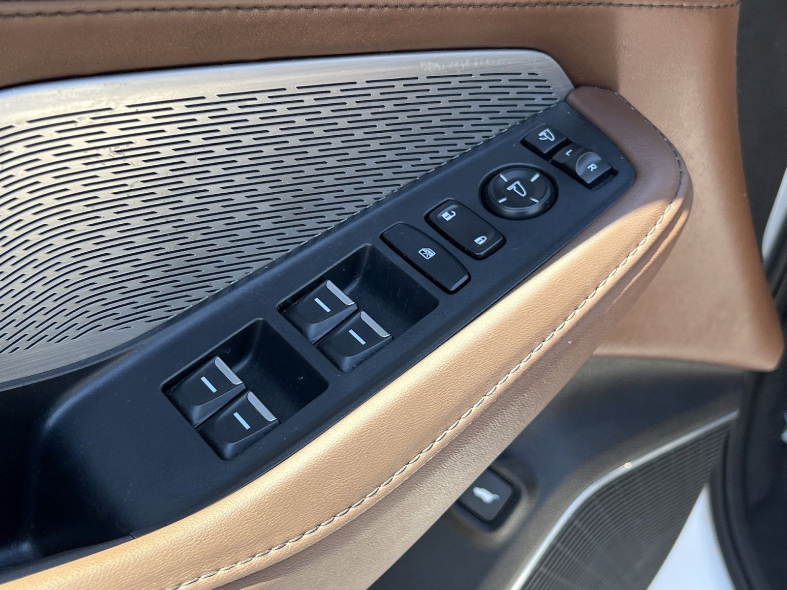 Certified 2023 Acura MDX SH-AWD w/ Advance Package image 16
