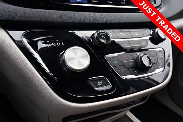 Used 2024 Chrysler Pacifica Touring-L image 38