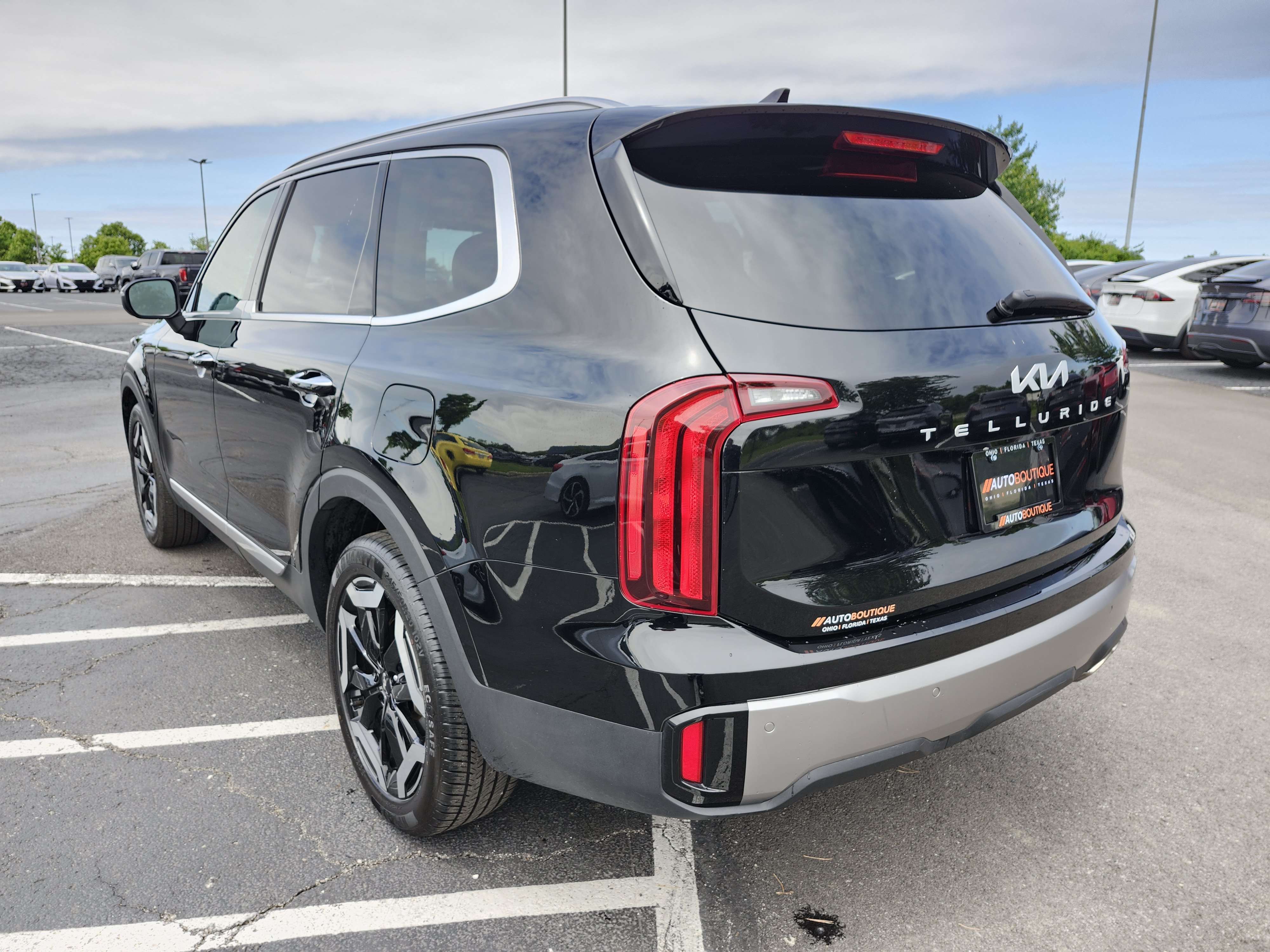 Used 2025 Kia Telluride S FWD image 17