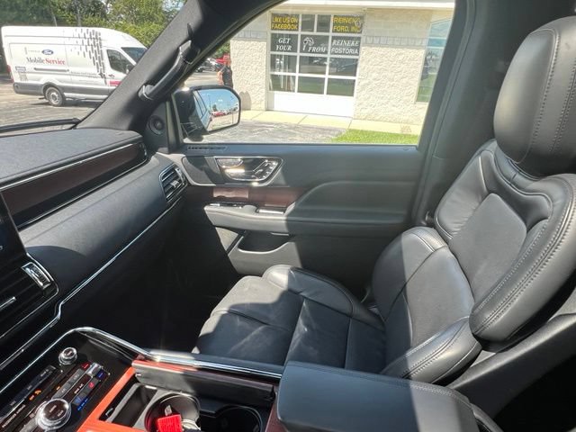 Used 2023 Lincoln Navigator L Reserve AWD/4WD image 21