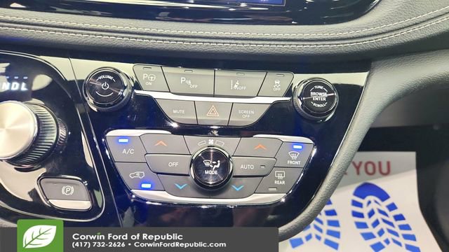 Used 2024 Chrysler Pacifica Select image 19