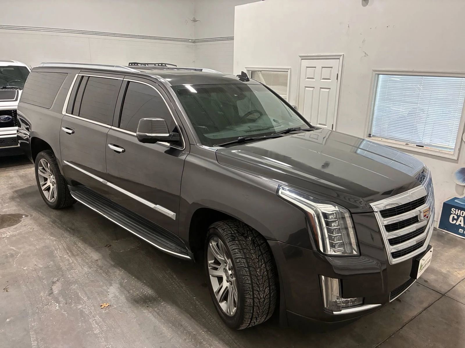 Used 2015 Cadillac Escalade ESV Luxury AWD/4WD image 12