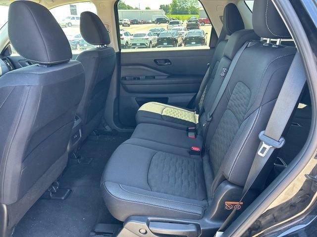 Used 2025 Nissan Pathfinder SV AWD/4WD image 6