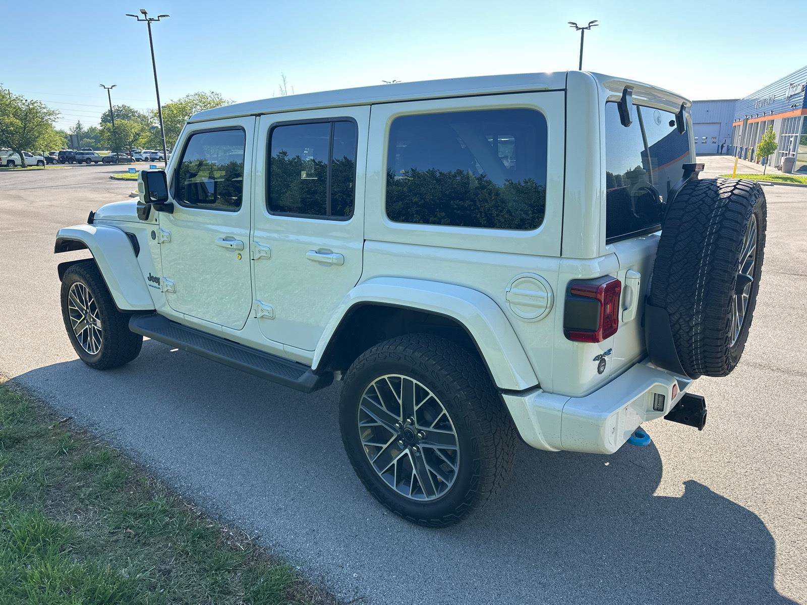 Used 2024 Jeep Wrangler High Altitude AWD/4WD image 19