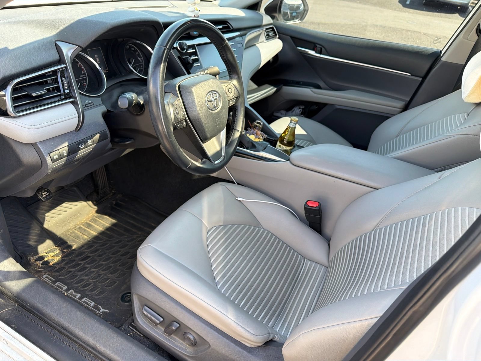 Used 2019 Toyota Camry SE w/ Convenience Package FWD image 7