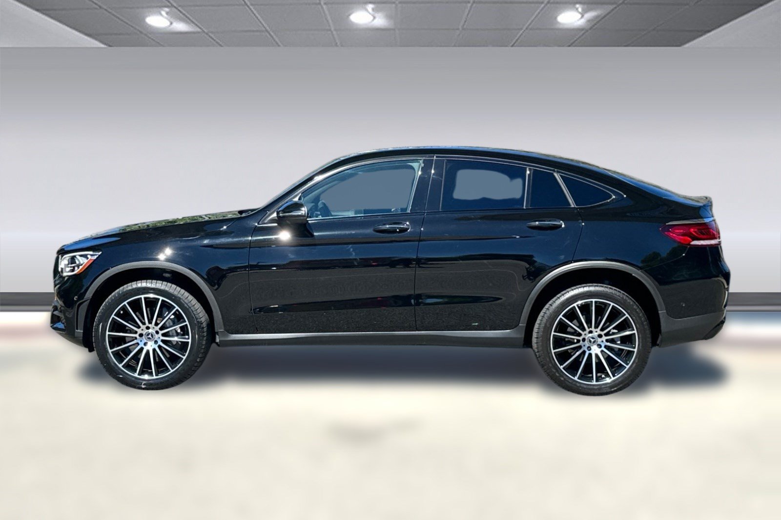 Used 2023 Mercedes-Benz GLC 300 4MATIC Coupe image 2